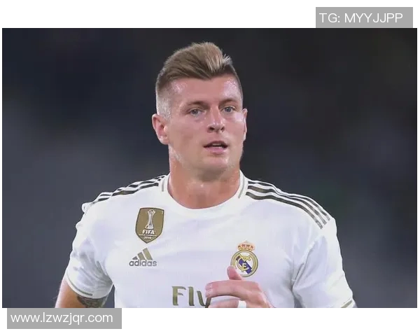 世界公认现役十大足球球星排行:各大球员实力对比与未来展望 世界公认现役十大足球球星排行:各大球员实力对比与未来展望